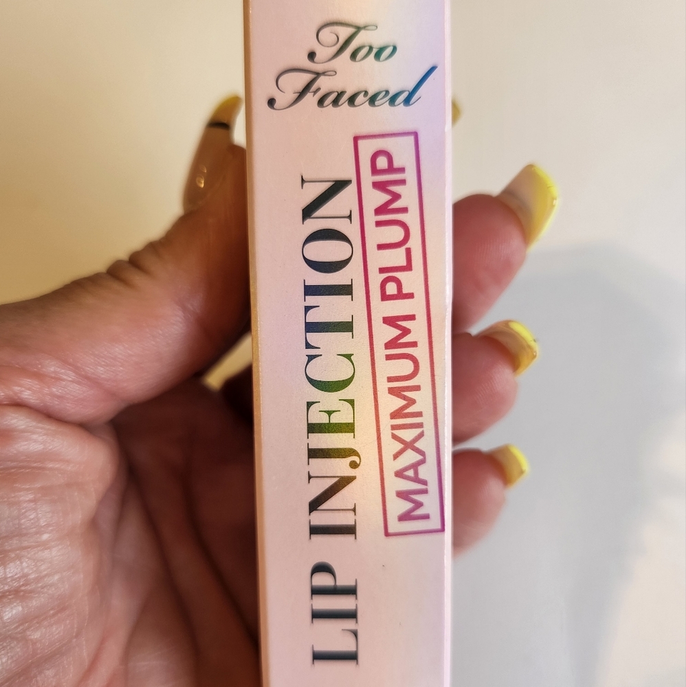 Too Faced Macimum Lip Injection